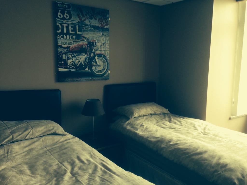 Coach & Horses Bed and Breakfast Tredegar Eksteriør billede